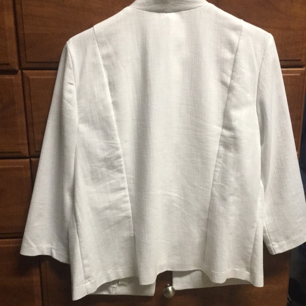 White jacket - Picture 3 of 3